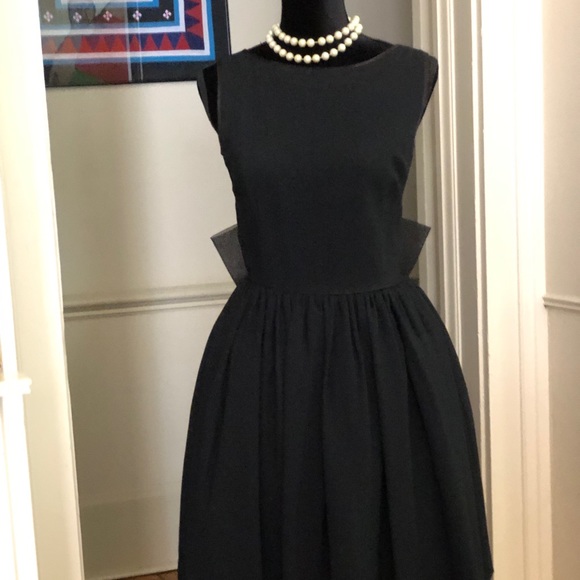 Black 1970s-style sheer bowed cocktail dress - Picture 3 of 7